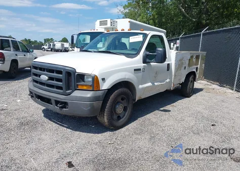 2007 Ford F-350 Chassis Xl/Xlt z USA, uszkodzony, nr VIN 1FDSF34Y77EA13720